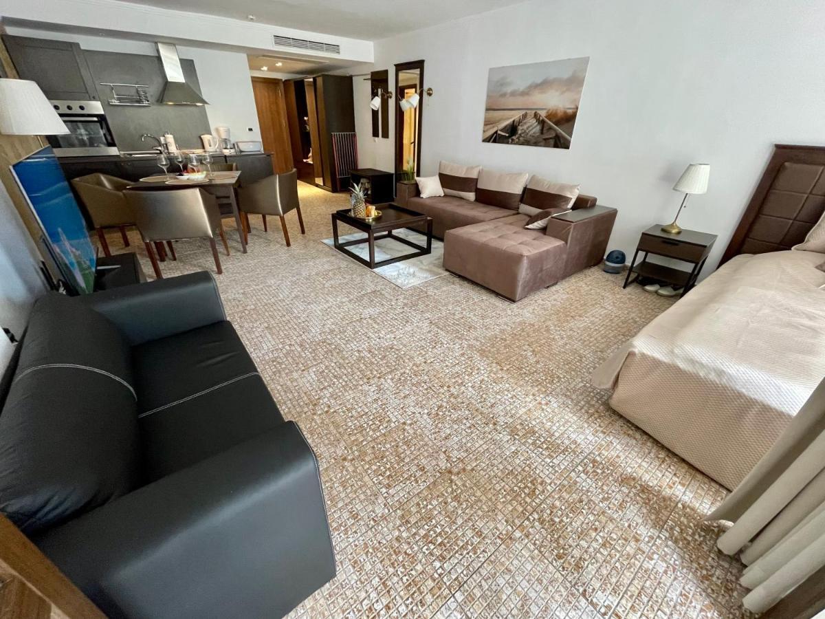Royal Beach Apartments - 5M To Pool, 100M To Beach ซันนีบีช ภายนอก รูปภาพ